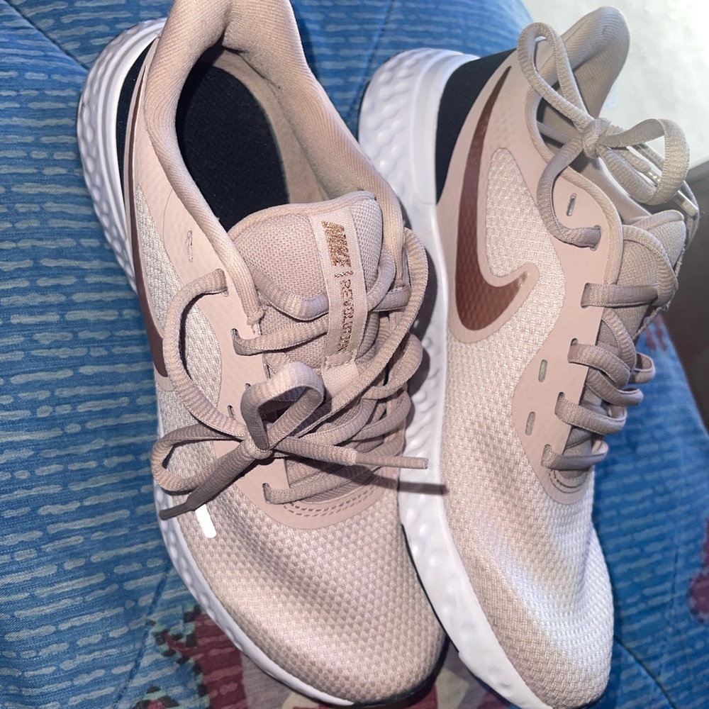 Womens Nike Revolution 5 Shoes